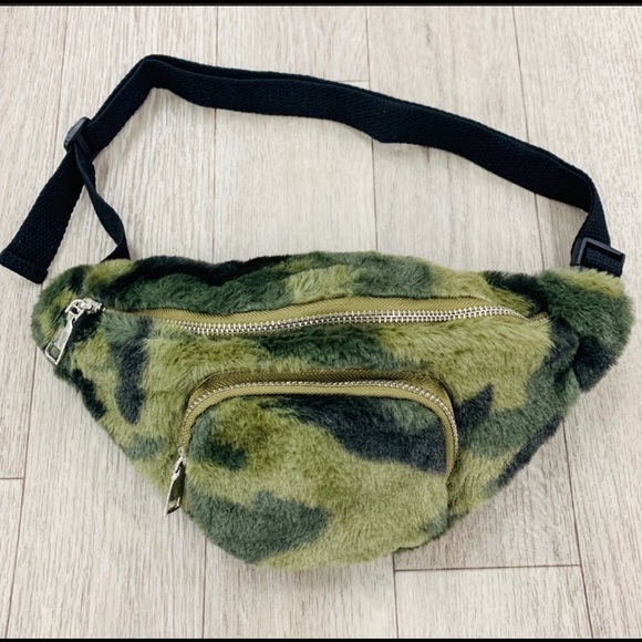Faux Fur Fanny packs! Leopard or Camo! NWT - Picture 4 of 9